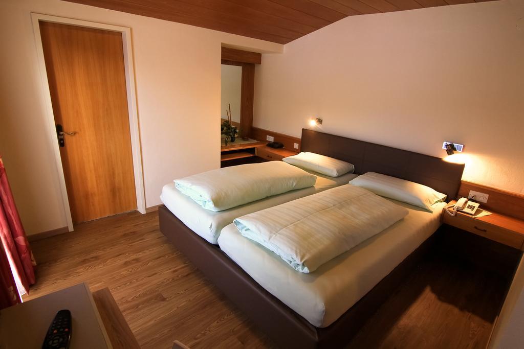 Hotel Cristallago 蒂罗尔-泽费尔德 客房 照片